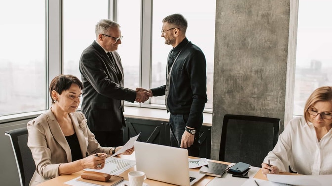 Business Smalltalk für Anwält:innen – So machen Sie Eindruck Business Smalltalk für Anwält:innen – So machen Sie Eindruck